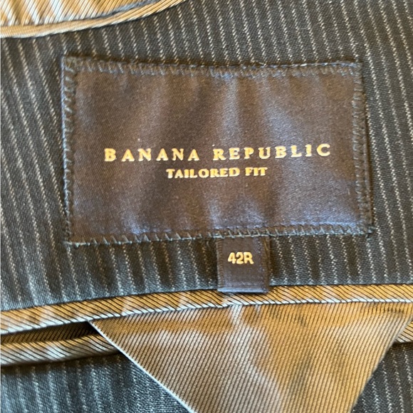 Banana Republic Dark Gray Wool 2 Pc Pinstripe Suit Size 42R Slacks W35” L34” - Picture 16 of 16